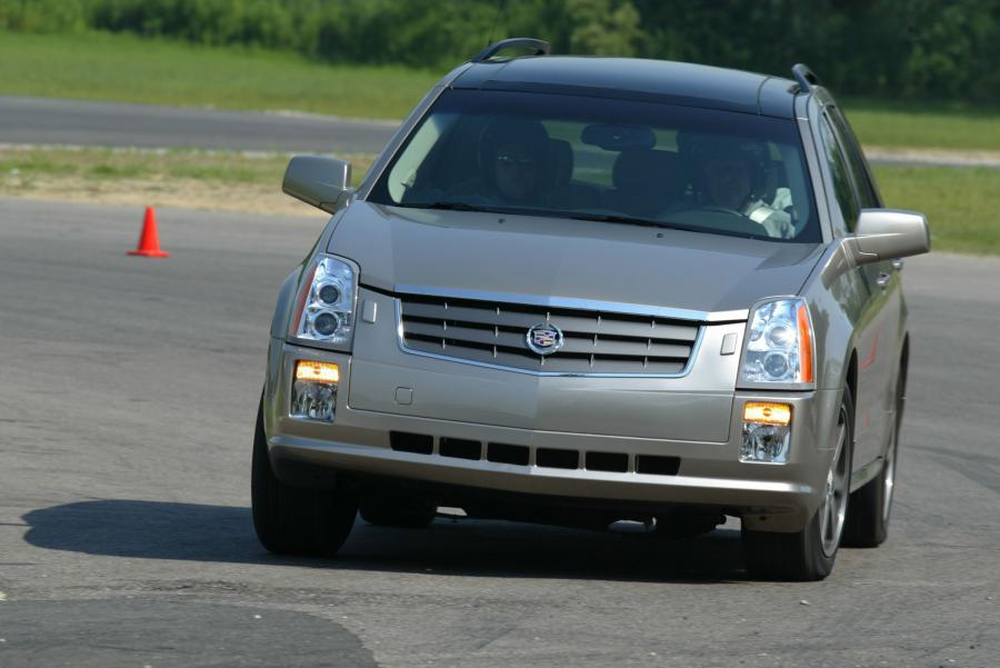  Cadillac SRX 2004 года  (фото 40 из 103)